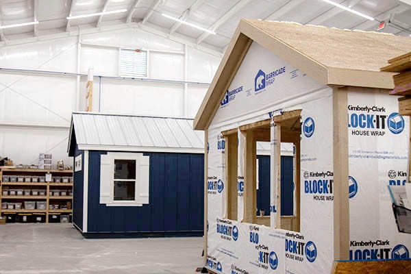 construction of small modular cabin in a factory with a controlled environment