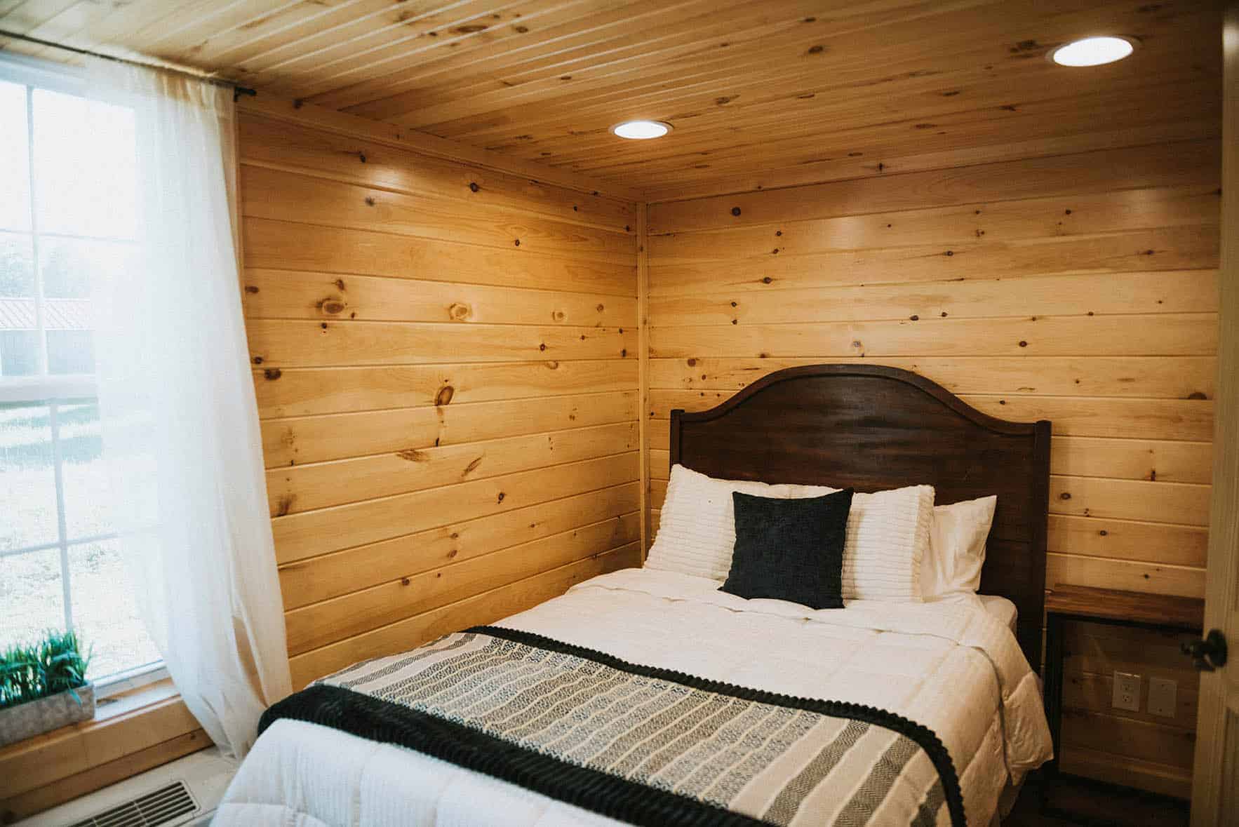 Modular Tiny Log Cabin Bedroom